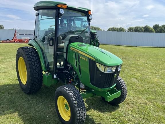 Image of John Deere 4066R equipment image 3