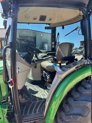 Image of John Deere 4075R equipment image 4