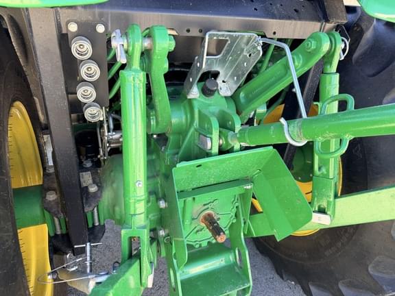 Image of John Deere 4075R equipment image 4