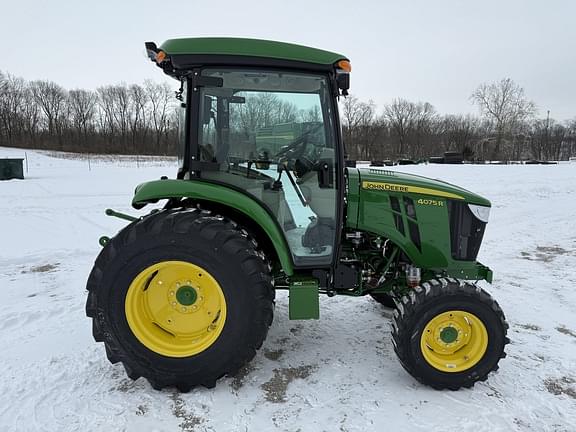 Image of John Deere 4075R equipment image 4