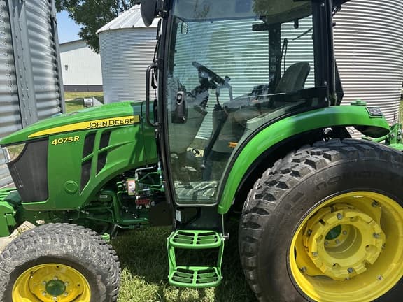 Image of John Deere 4075R equipment image 1