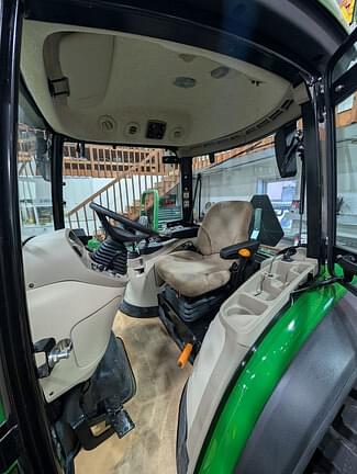 Image of John Deere 4075R equipment image 3