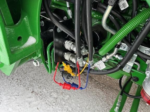 Image of John Deere 4075R equipment image 4