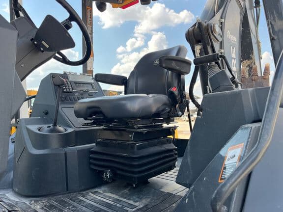 Image of John Deere 410P equipment image 4