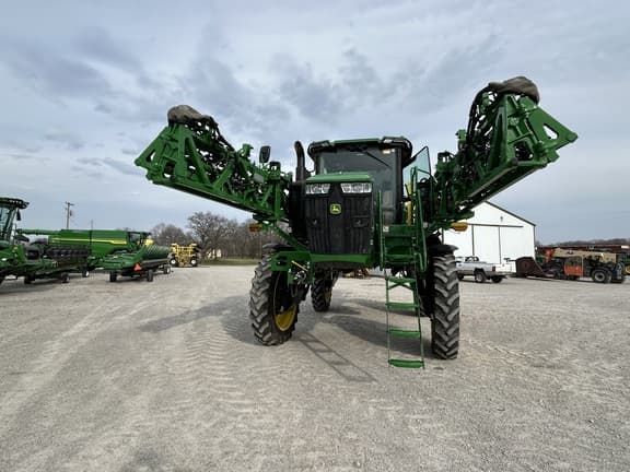 Image of John Deere 410R equipment image 3