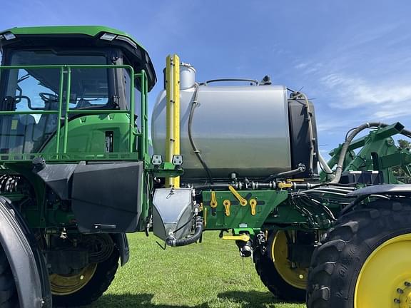Image of John Deere 410R equipment image 4