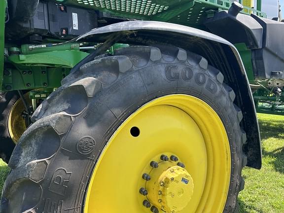 Image of John Deere 410R equipment image 1