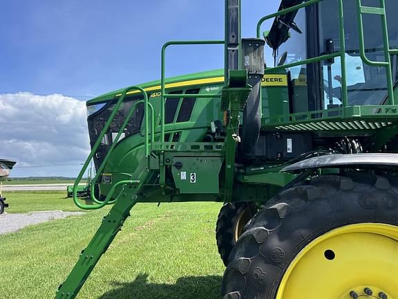 Image of John Deere 410R equipment image 2
