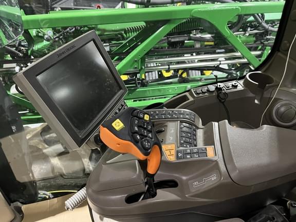 Image of John Deere 410R equipment image 3