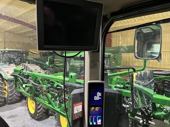 Image of John Deere 410R equipment image 4