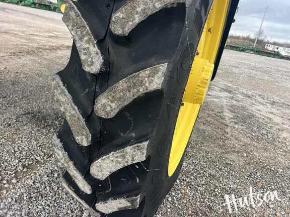 Image of John Deere 410R equipment image 4