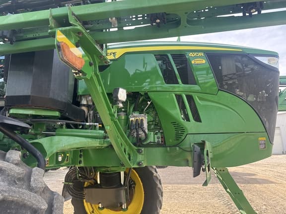 Image of John Deere 410R equipment image 4