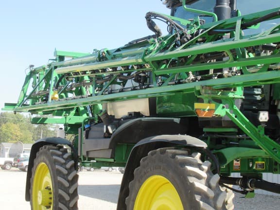 Image of John Deere 410R equipment image 4