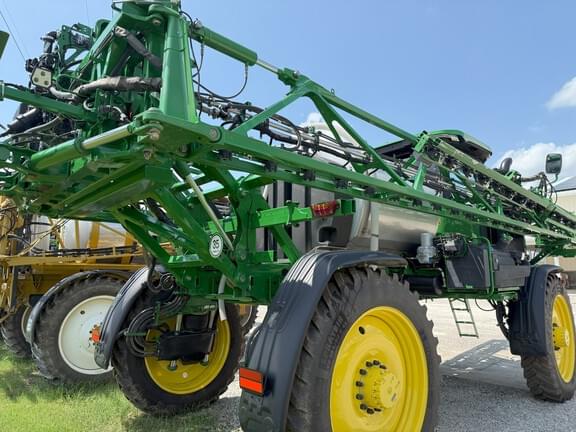 Image of John Deere 410R equipment image 4