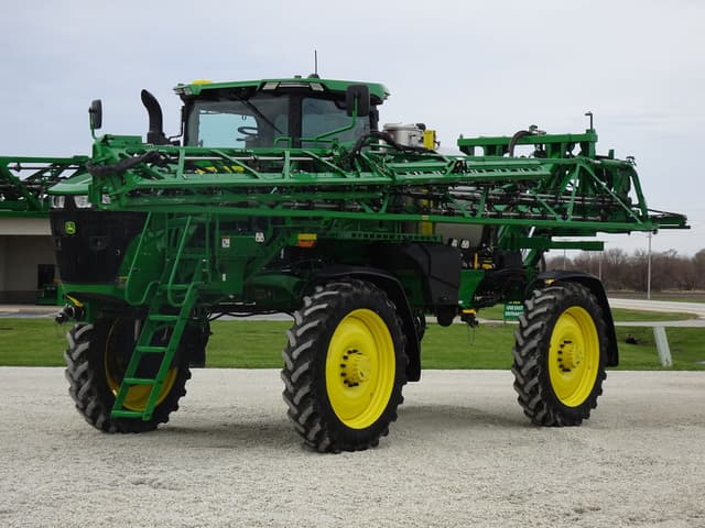 Image of John Deere 410R equipment image 1