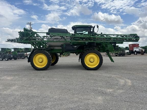 Image of John Deere 412R equipment image 4