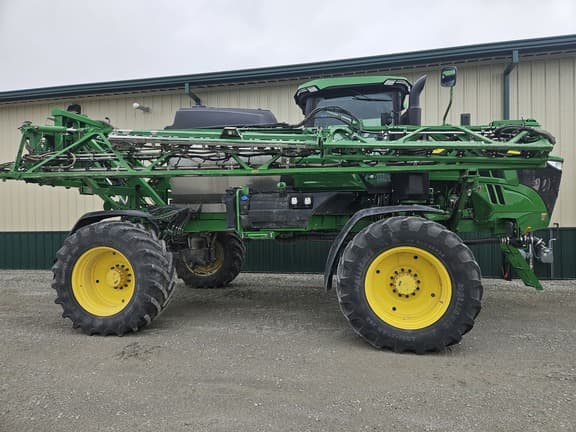 Image of John Deere 412R equipment image 4
