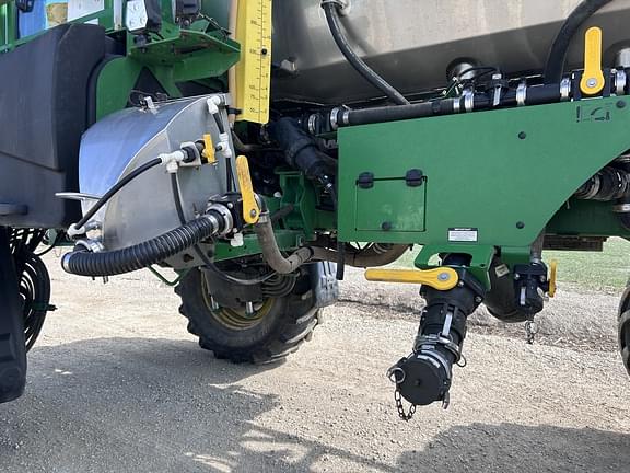 Image of John Deere 412R equipment image 4