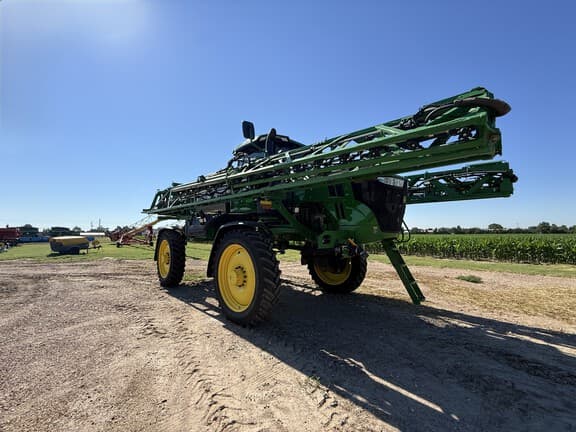 Image of John Deere 412R equipment image 4