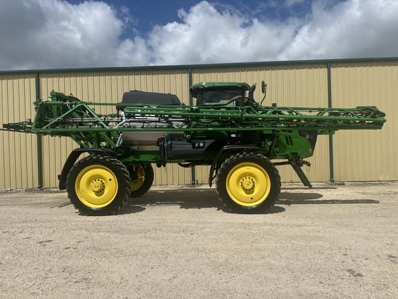 Image of John Deere 412R equipment image 4