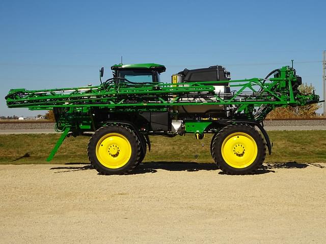 Image of John Deere 412R equipment image 3