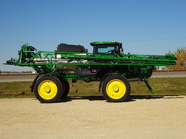 Image of John Deere 412R equipment image 4