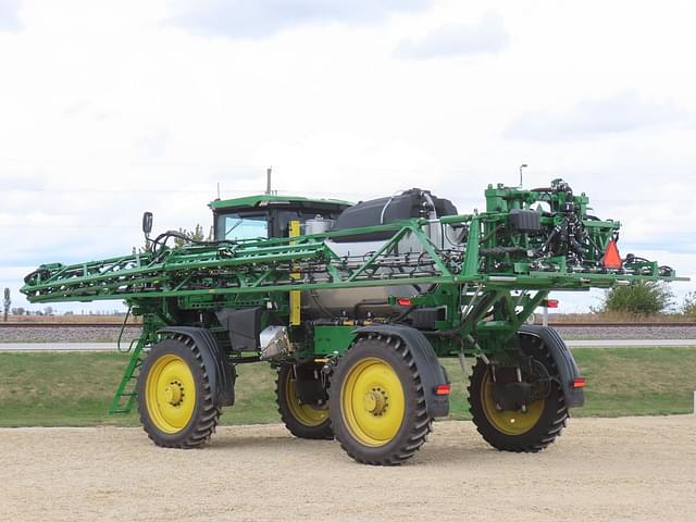 Image of John Deere 412R equipment image 4