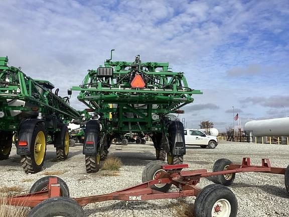 Image of John Deere 412R equipment image 4