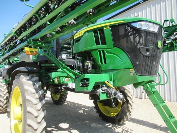 Image of John Deere 412R equipment image 4