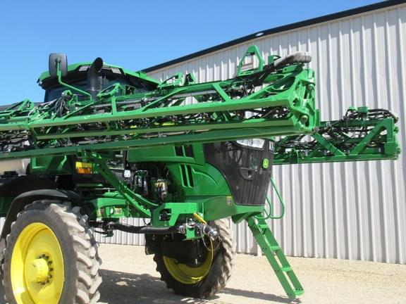 Image of John Deere 412R equipment image 3