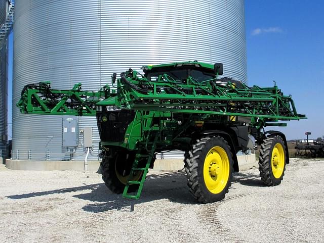 Image of John Deere 412R equipment image 3