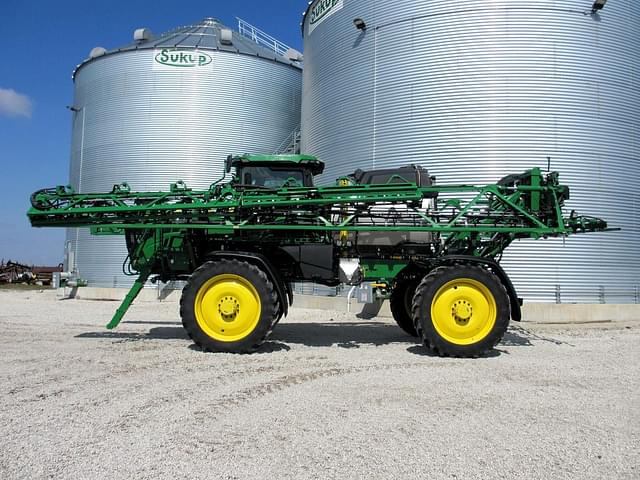 Image of John Deere 412R equipment image 4