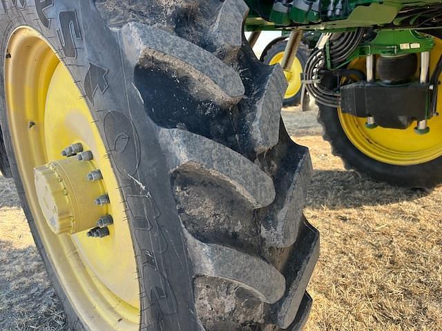 Image of John Deere 412R equipment image 4