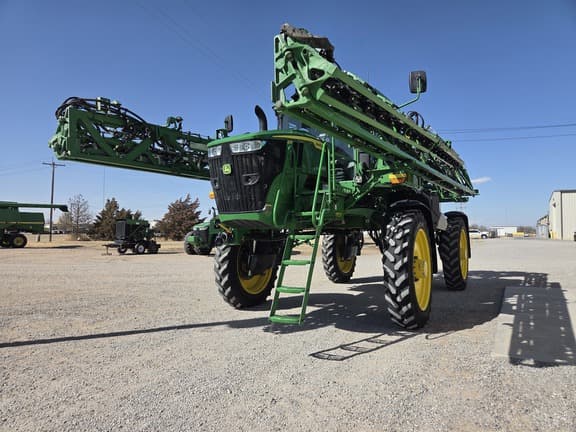 Image of John Deere 412R equipment image 3