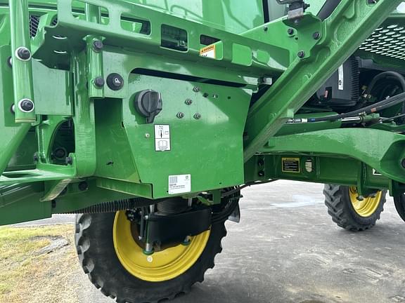 Image of John Deere 412R equipment image 4