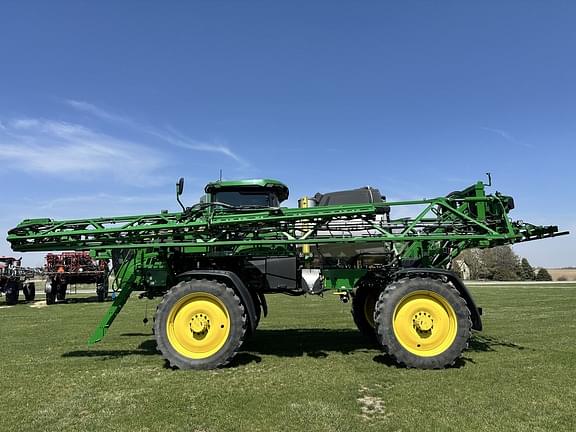 Image of John Deere 412R equipment image 3