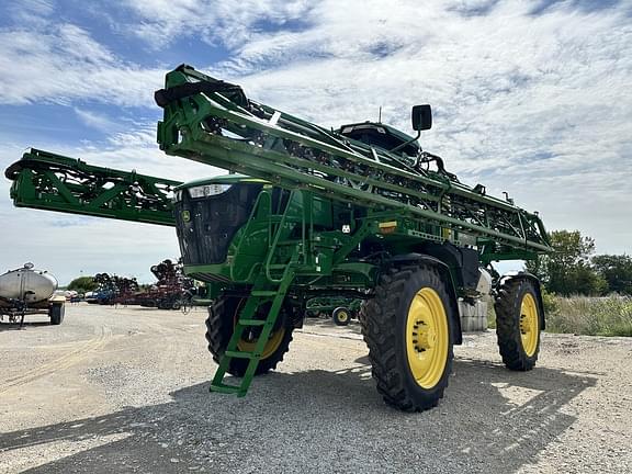 Image of John Deere 412R equipment image 1