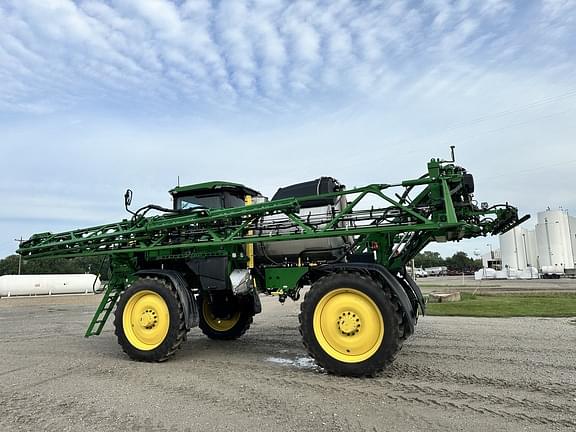 Image of John Deere 412R equipment image 4