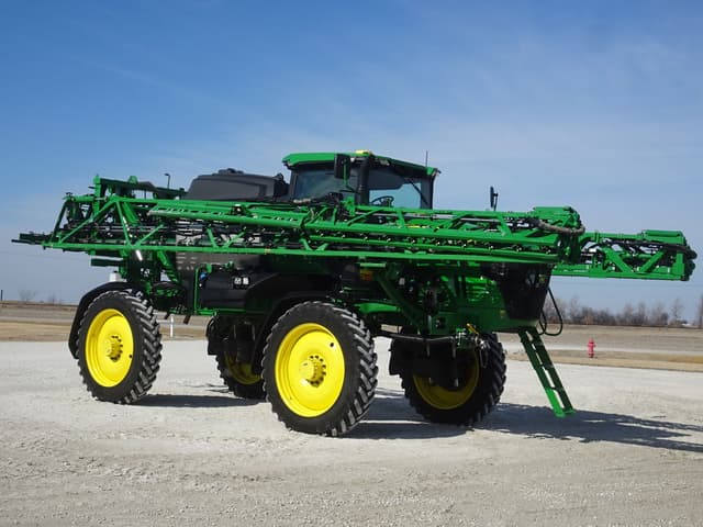 Image of John Deere 412R equipment image 1