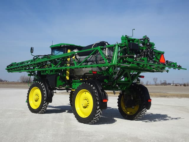 Image of John Deere 412R equipment image 4