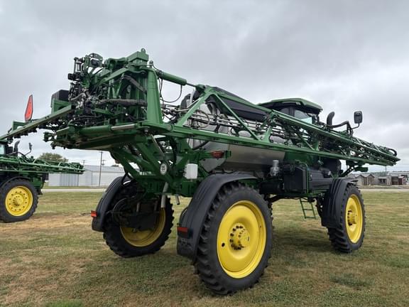 Image of John Deere 412R equipment image 3