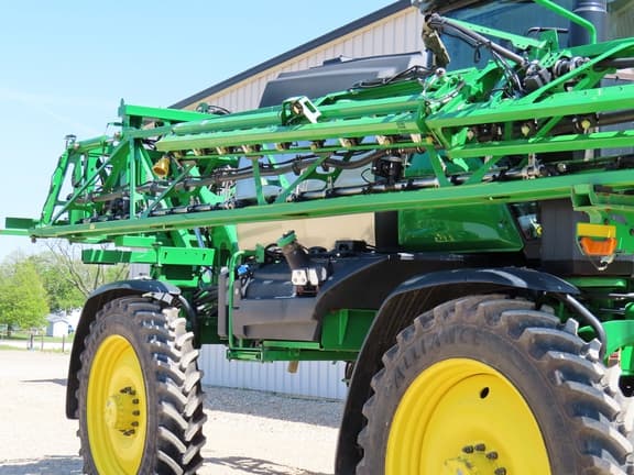Image of John Deere 412R equipment image 2