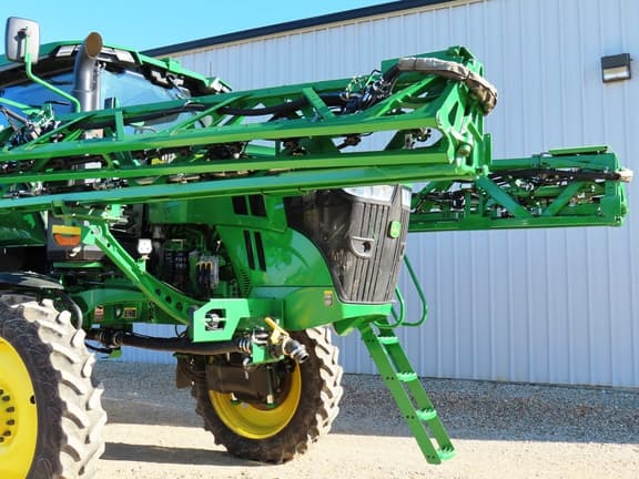 Image of John Deere 412R equipment image 3