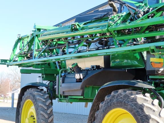 Image of John Deere 412R equipment image 4