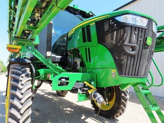 Image of John Deere 412R equipment image 4
