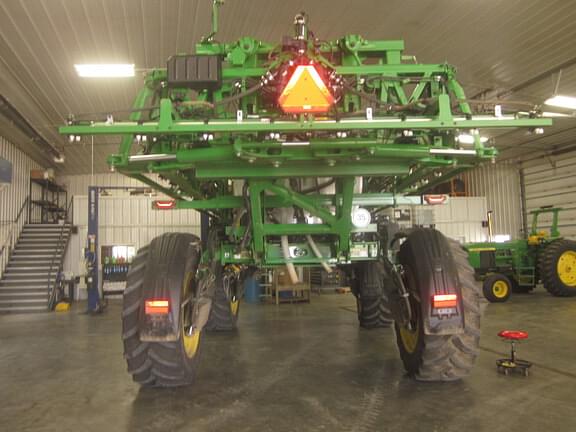 Image of John Deere 412R equipment image 4