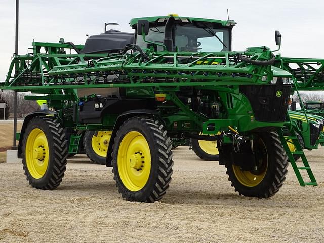 Image of John Deere 412R equipment image 4