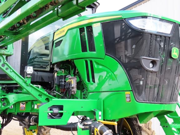 Image of John Deere 412R equipment image 4