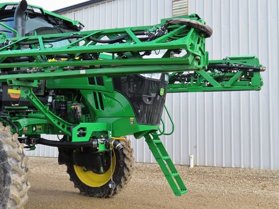 Image of John Deere 412R equipment image 3