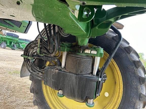 Image of John Deere 412R equipment image 4